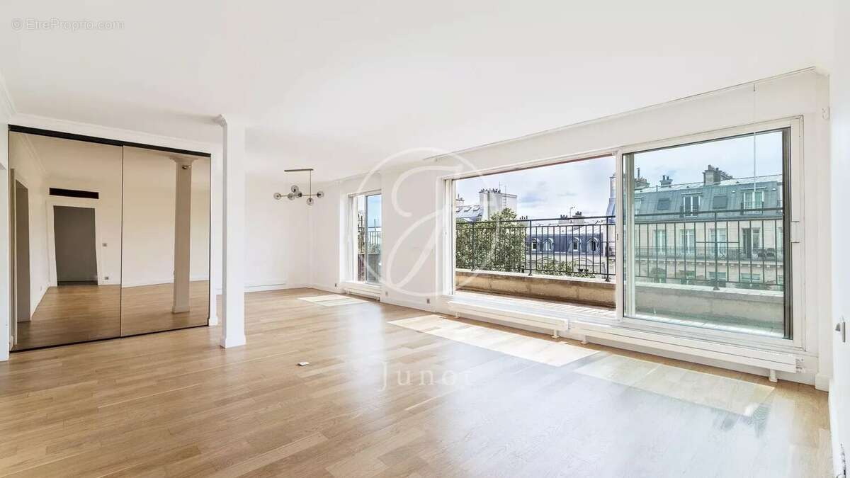 Appartement à PARIS-7E