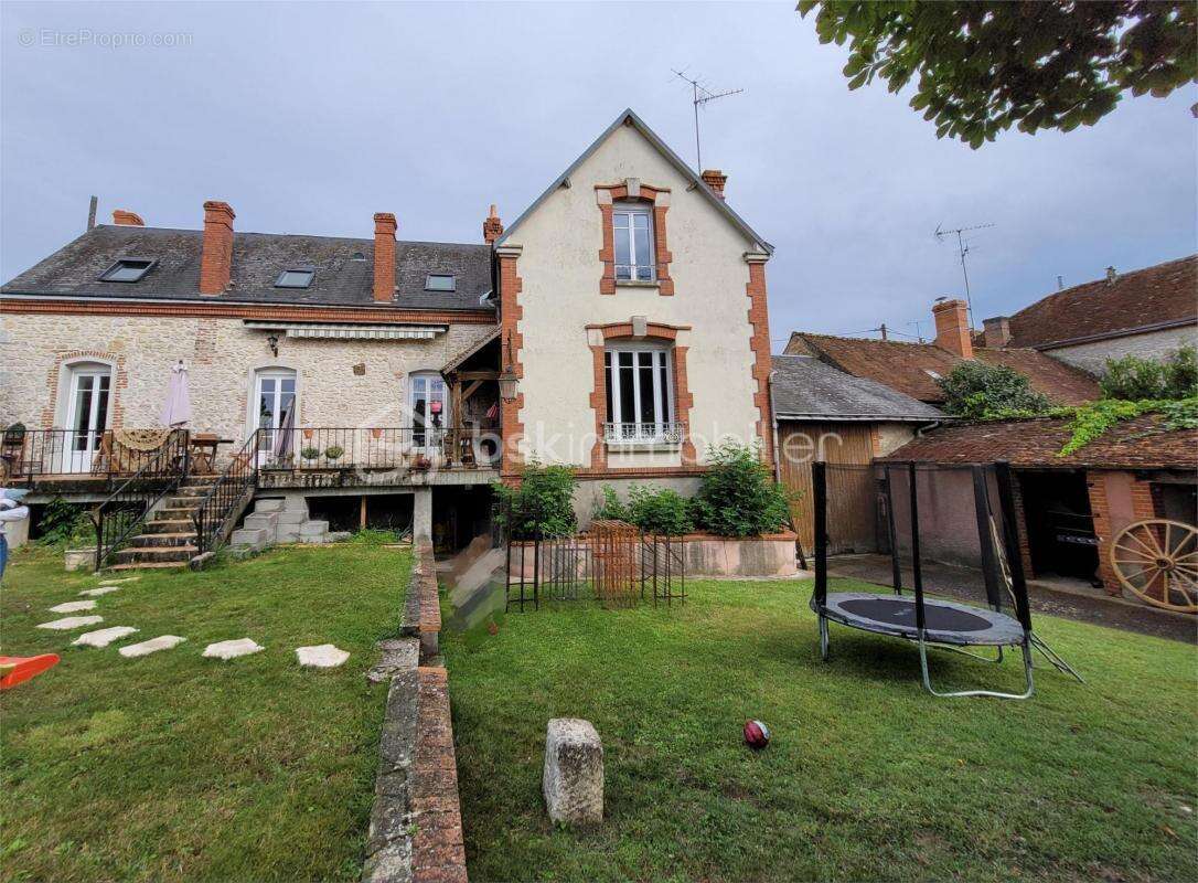 Maison à BEAUNE-LA-ROLANDE