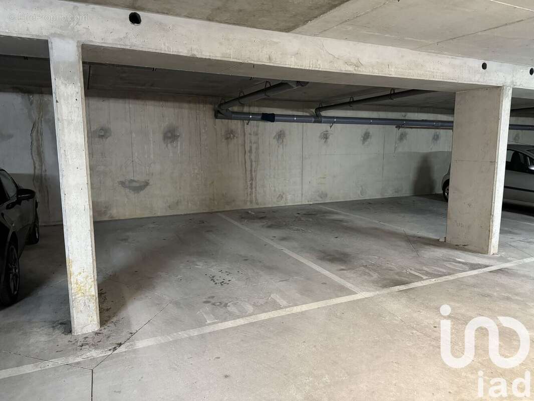 Photo 2 - Parking à FLEURY-MEROGIS