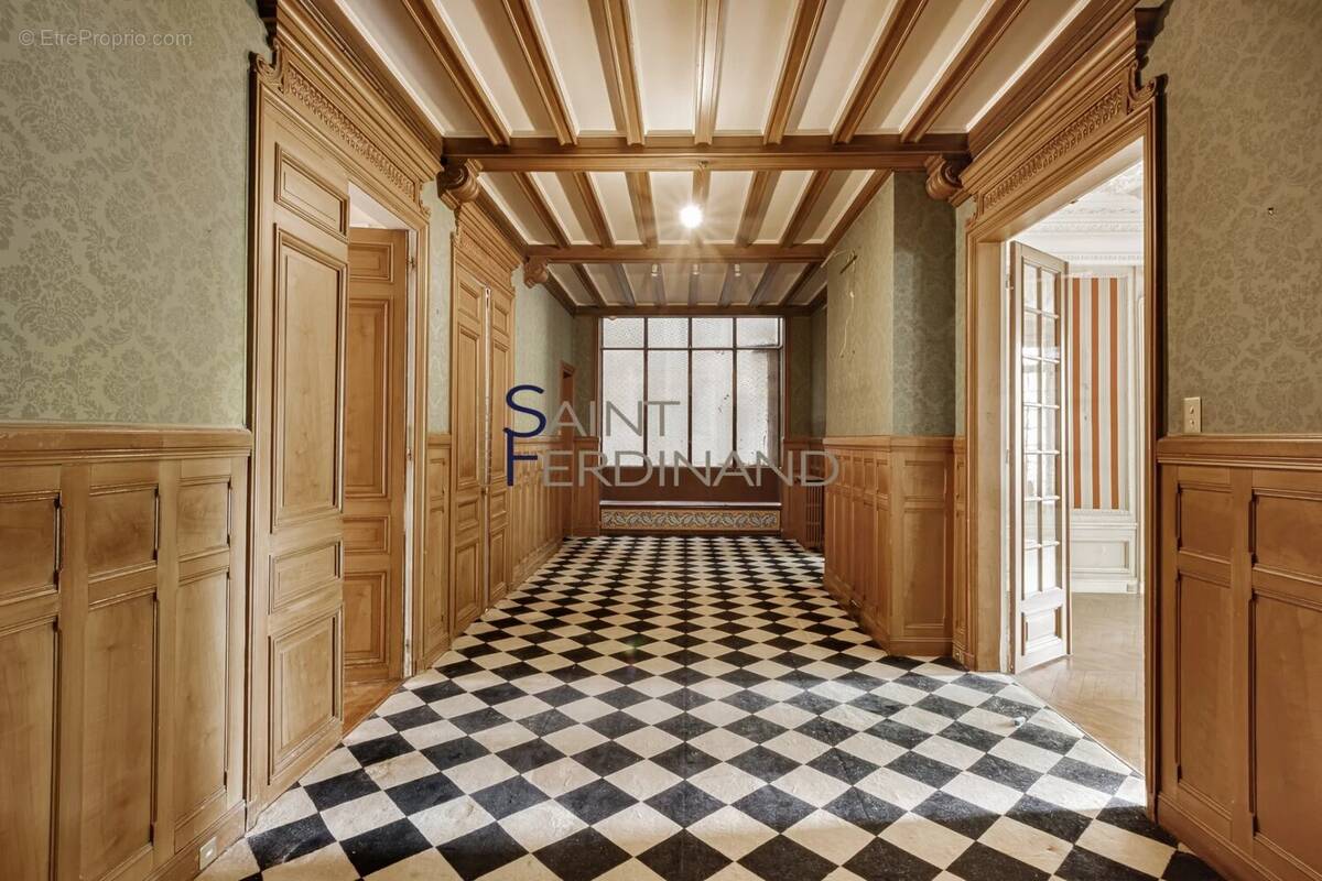 Appartement à PARIS-17E