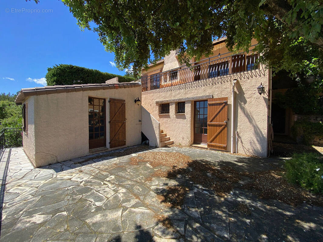 Maison à ROQUEBRUNE-SUR-ARGENS