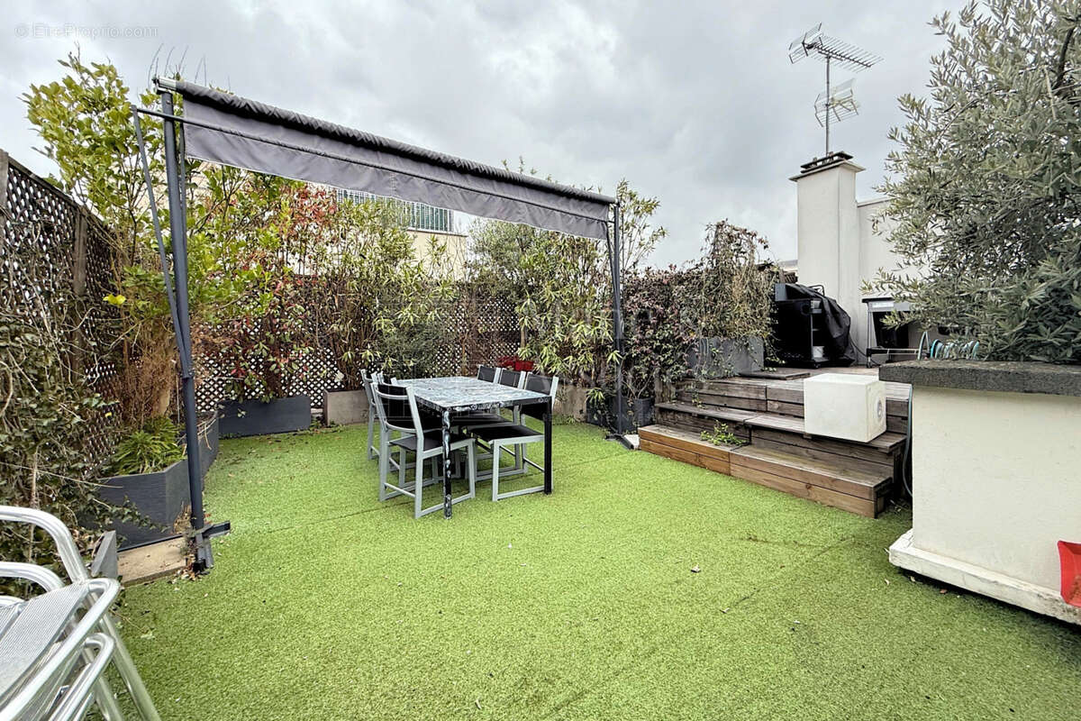 Appartement à NEUILLY-SUR-SEINE