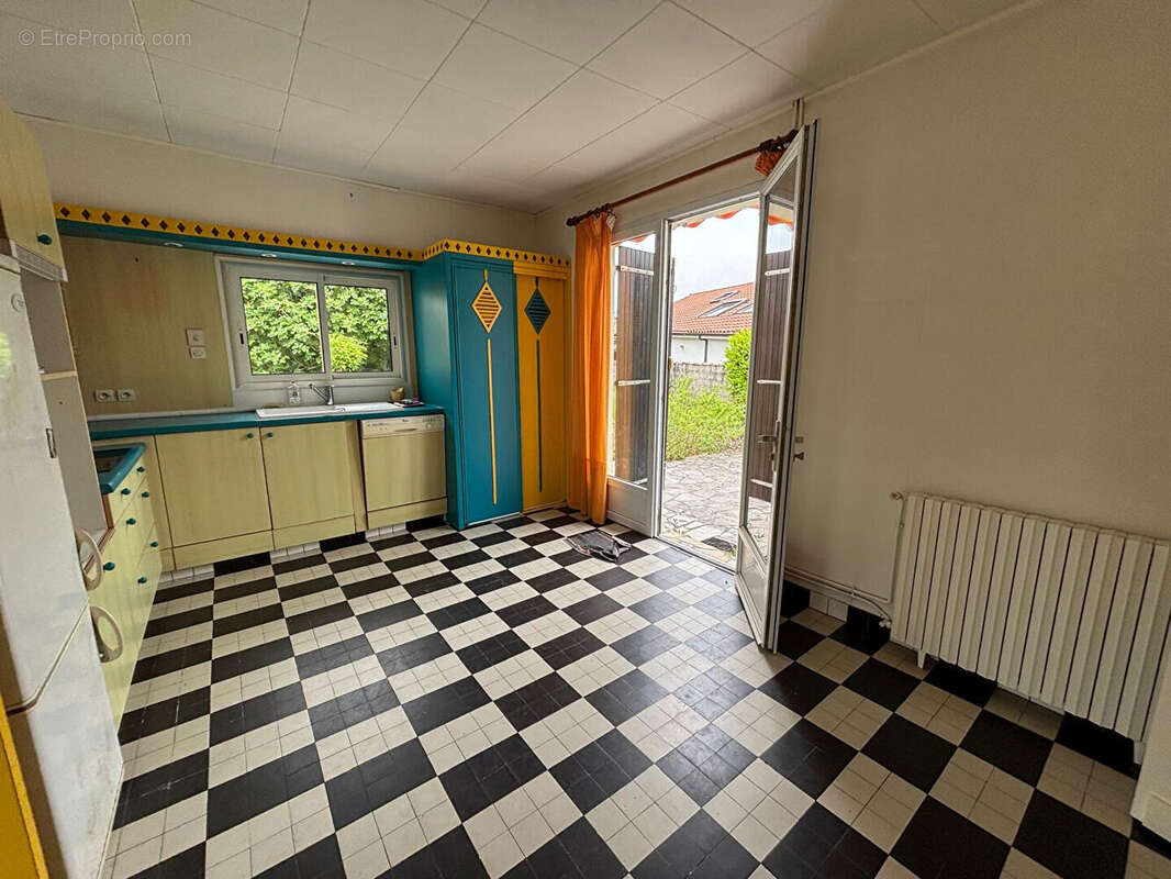 Maison à LEOGNAN