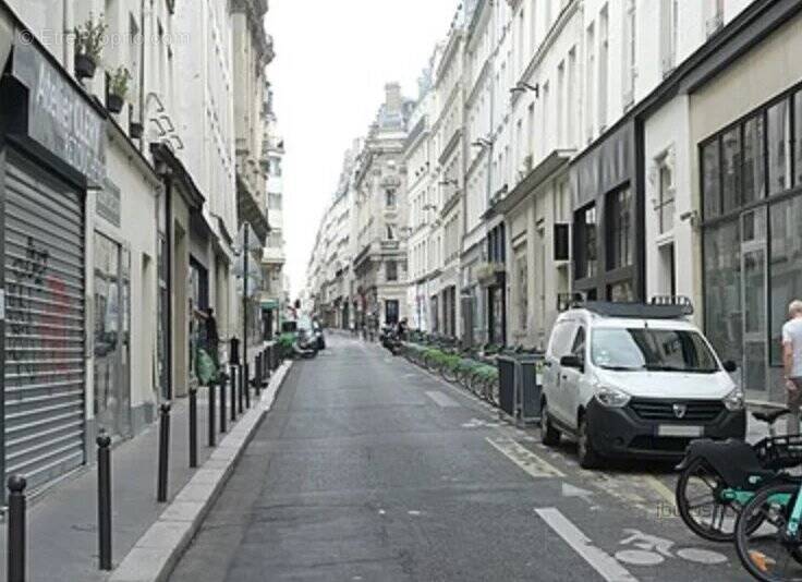 Commerce à PARIS-2E