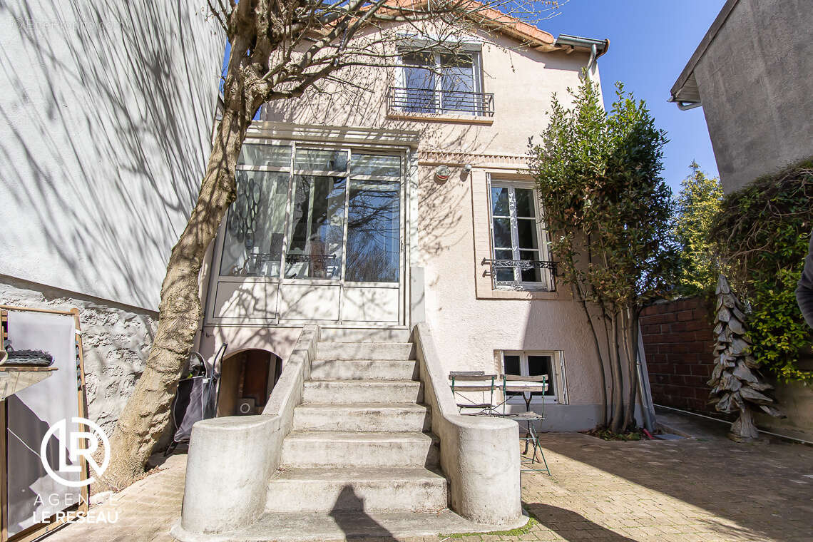Maison à SURESNES