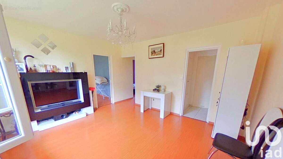 Photo 2 - Appartement à LA CHAPELLE-SAINT-LUC
