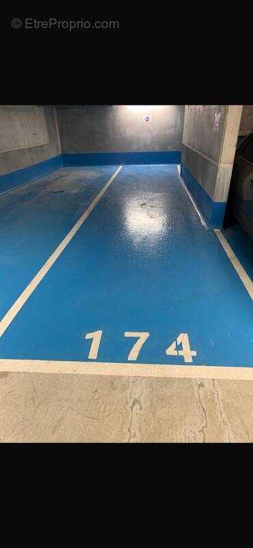 Parking à SURESNES