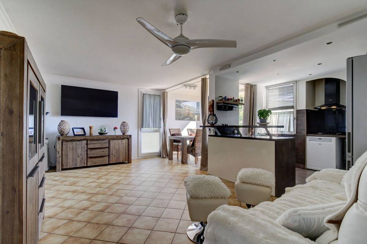 Appartement à CARROS