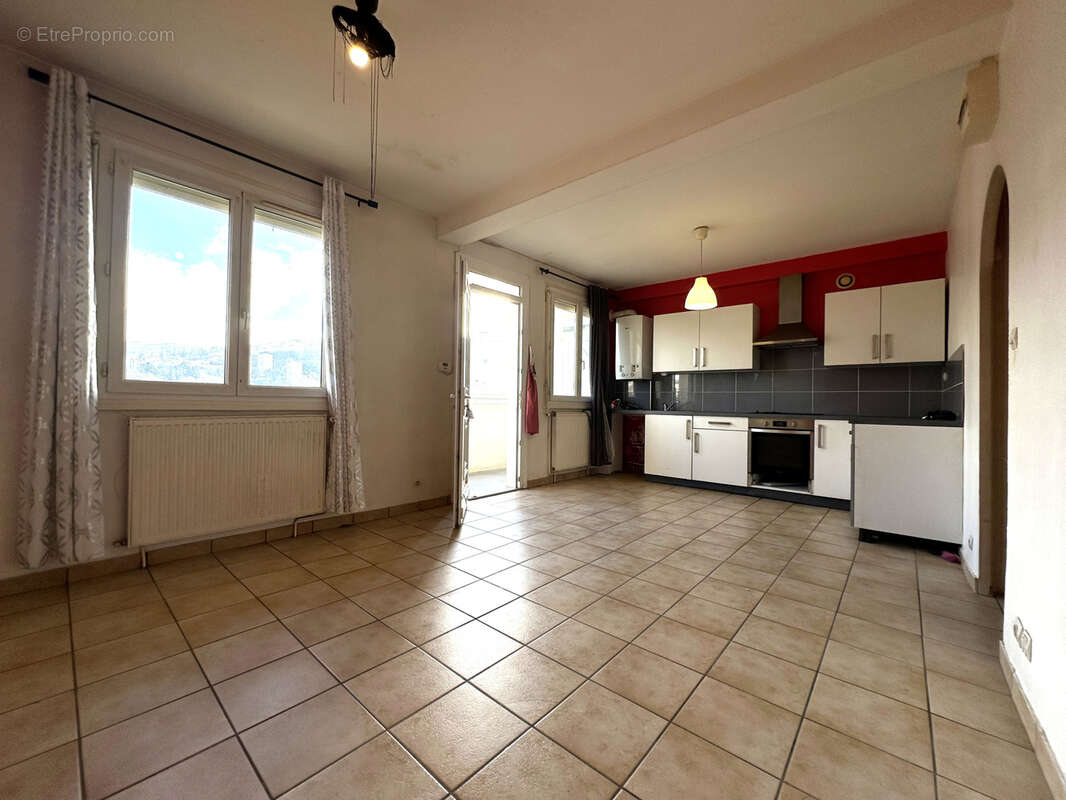 Appartement à SAINT-ETIENNE