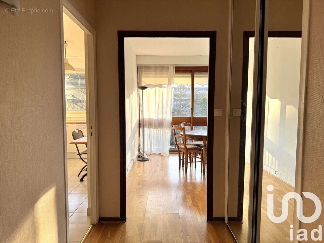 Photo 9 - Appartement à LA CELLE-SAINT-CLOUD