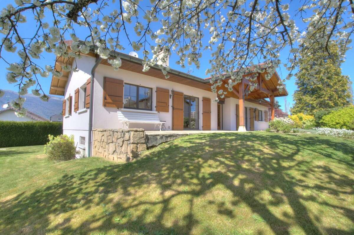 Maison à SAINT-GENIS-POUILLY