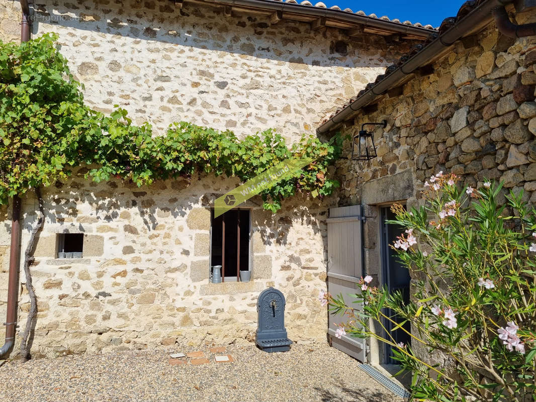 Maison à CHAMPNIERS-ET-REILHAC