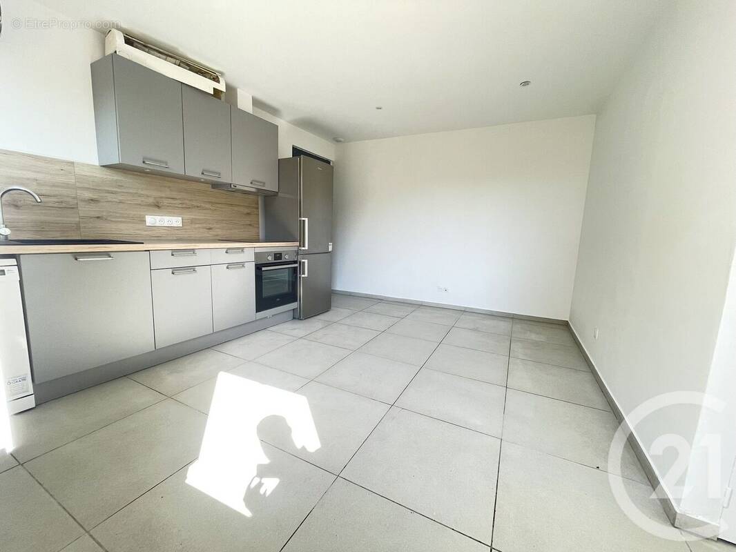 Appartement à SAINT-LAURENT-DU-VAR
