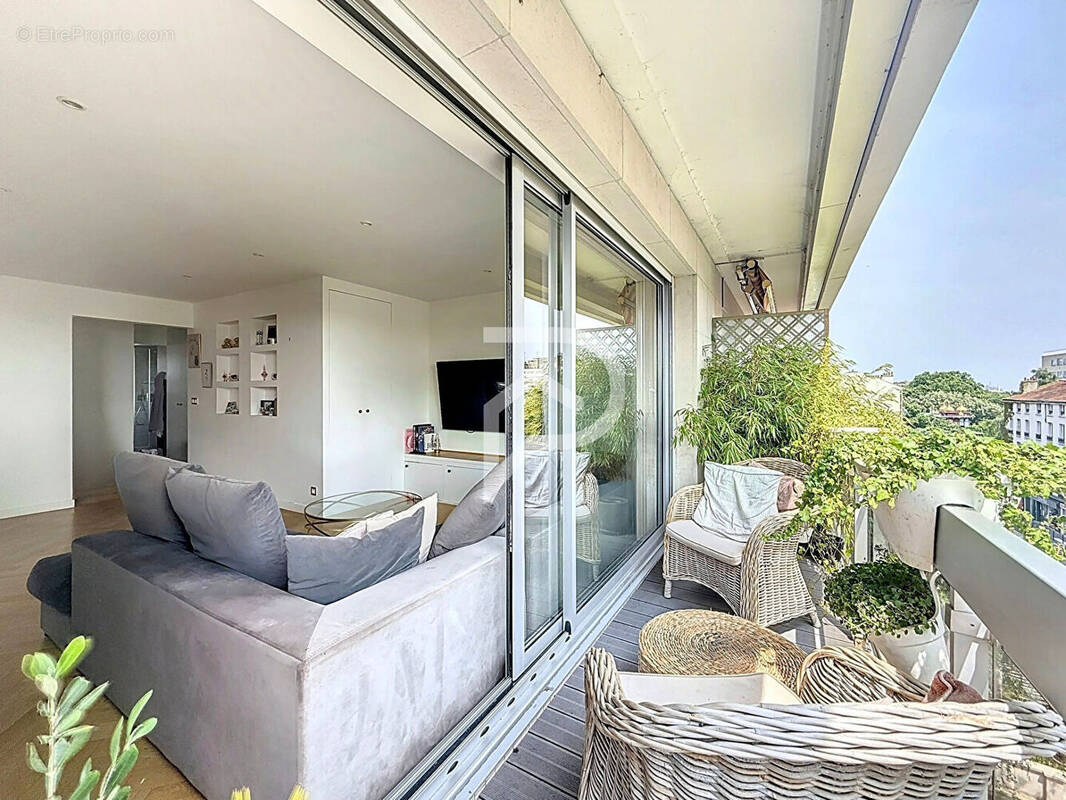 Appartement à COURBEVOIE