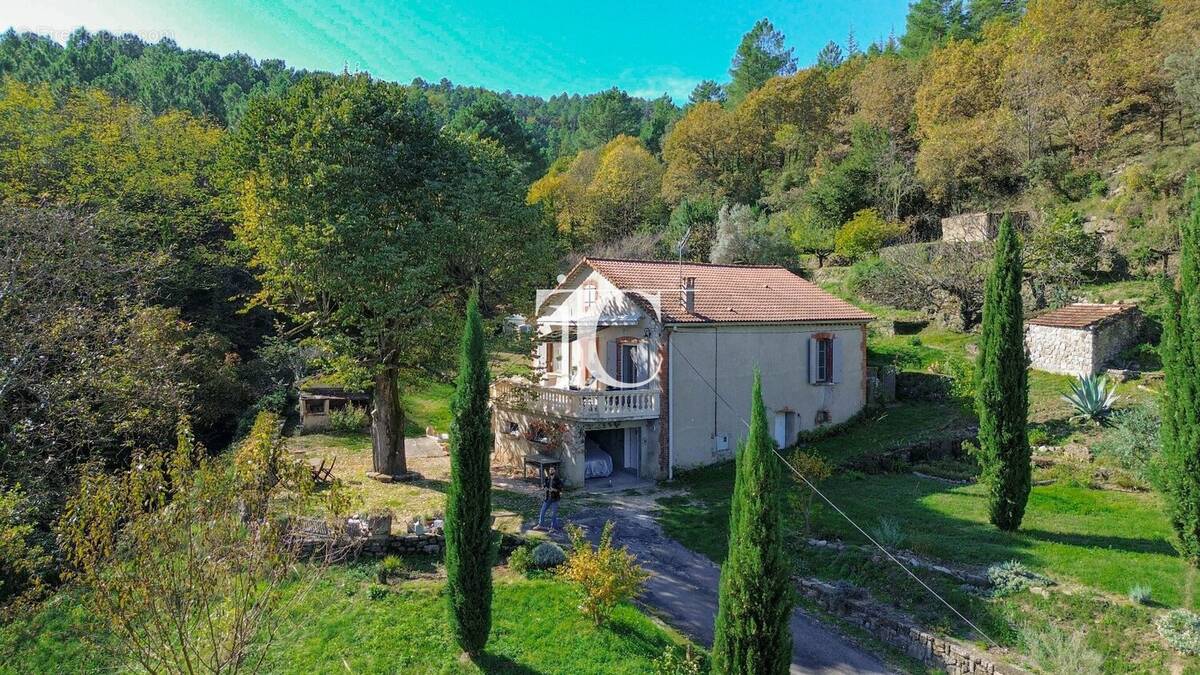 Maison à MEYRANNES