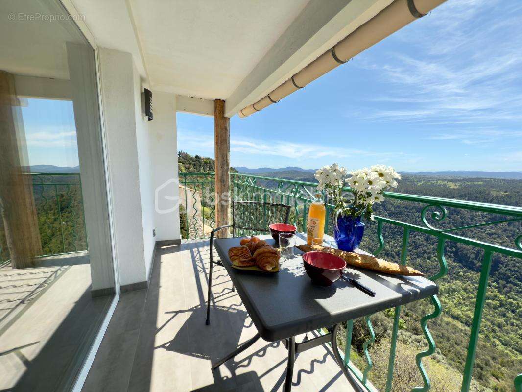 Appartement à SAINT-CEZAIRE-SUR-SIAGNE