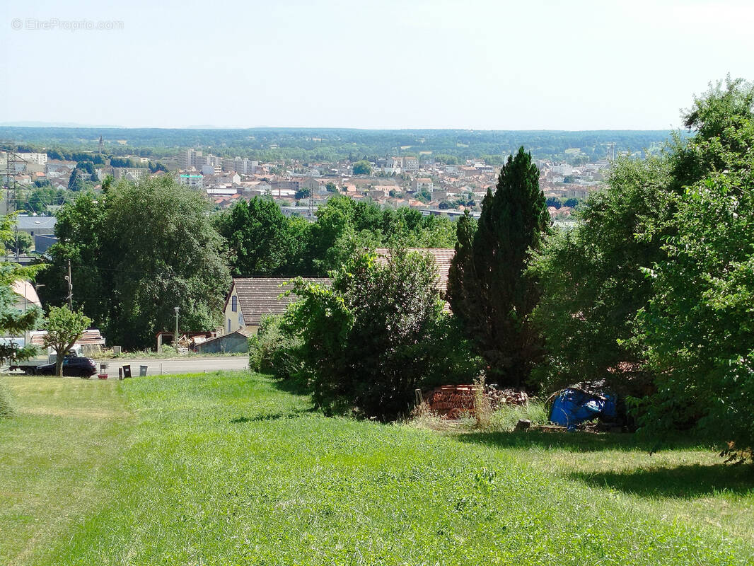 Terrain à CUSSET