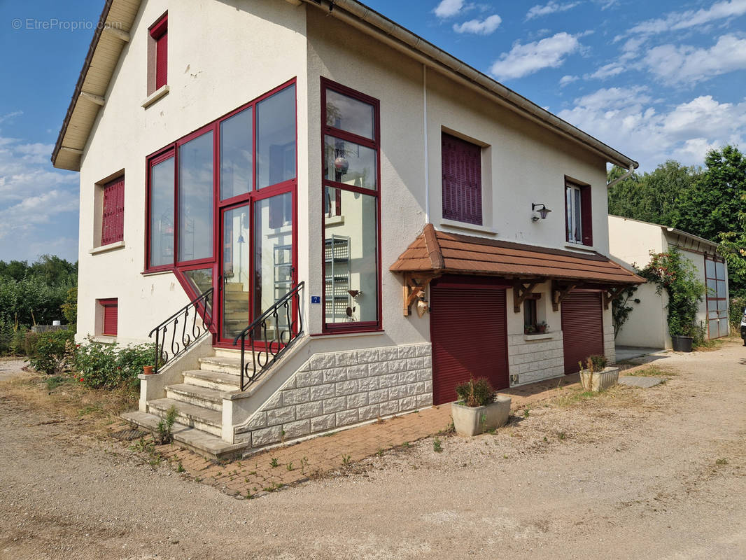 Maison à OUROUX-SUR-SAONE