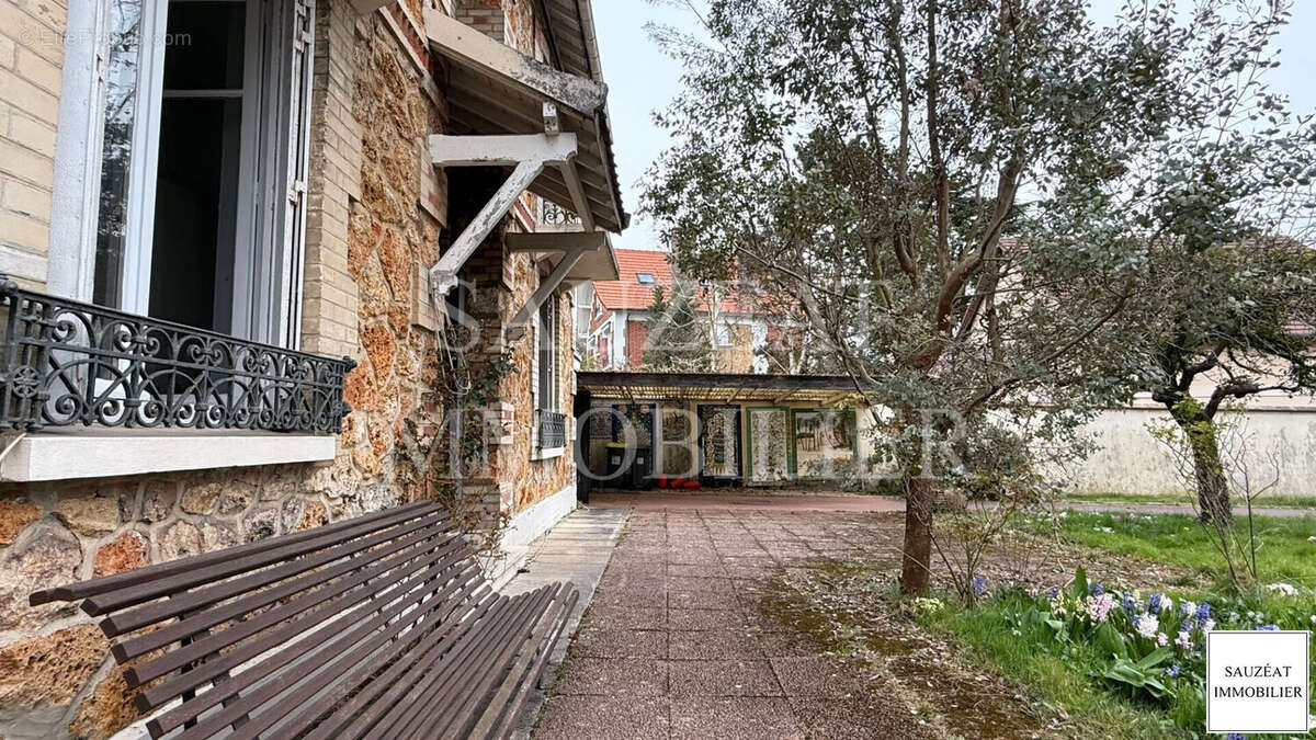 Maison à VERRIERES-LE-BUISSON