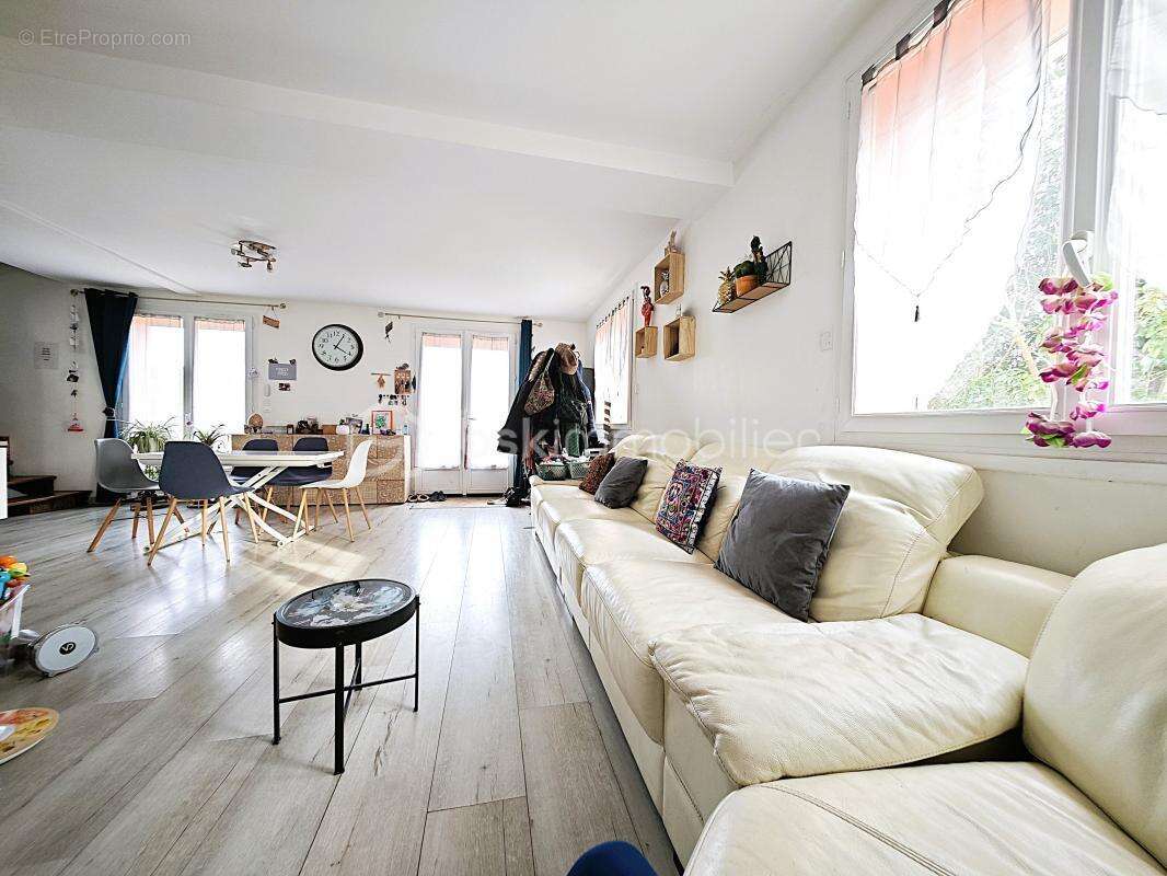 Maison à EPERNON