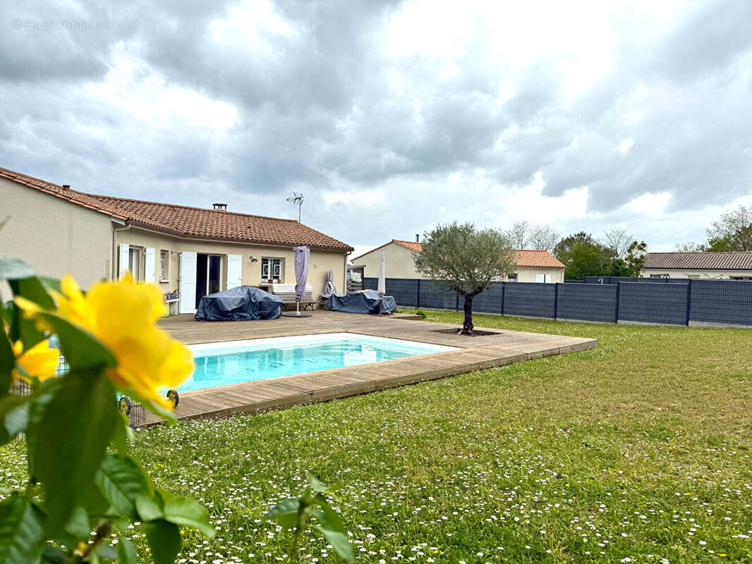 Maison à FRONSAC