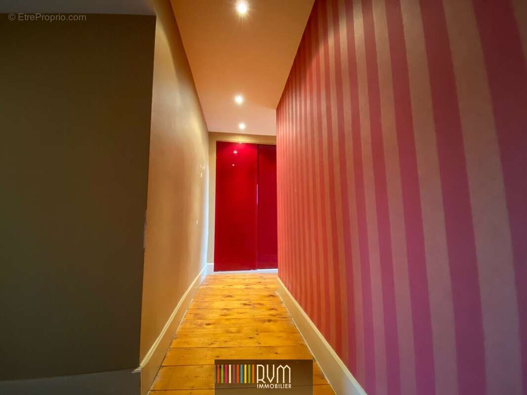Appartement à PONCIN