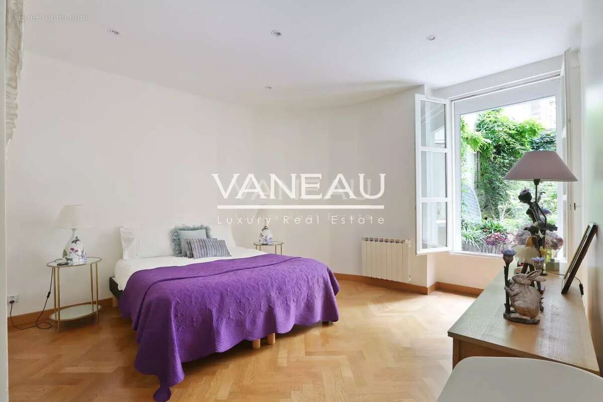 Appartement à PARIS-8E