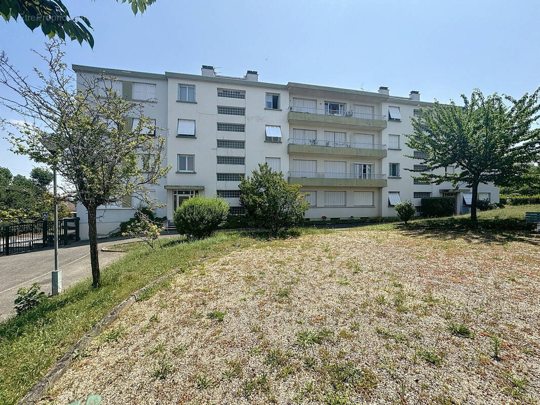 Appartement à SAINT-GENIS-LAVAL