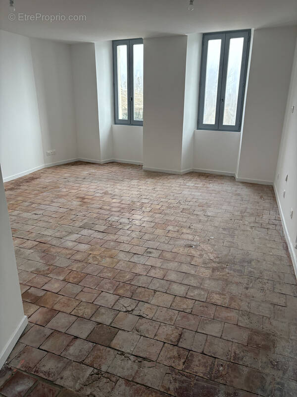 Appartement à SUZE-LA-ROUSSE