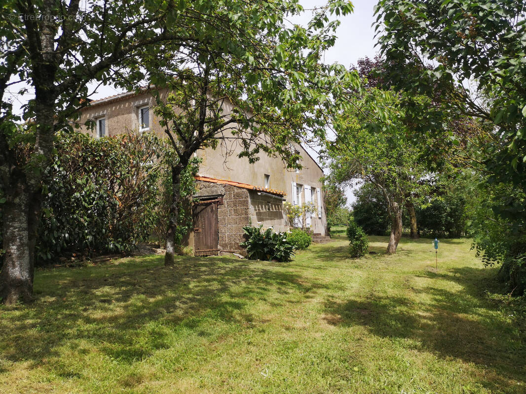 Maison à LES HERBIERS