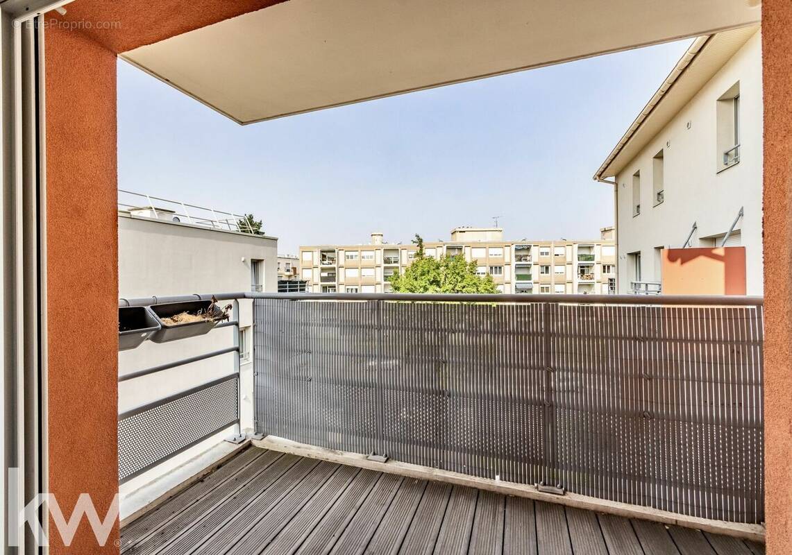 Appartement à PIERRE-BENITE
