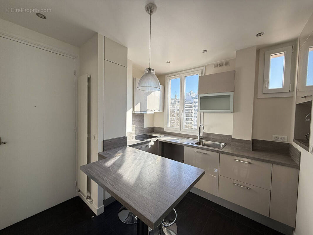 Appartement à PARIS-16E