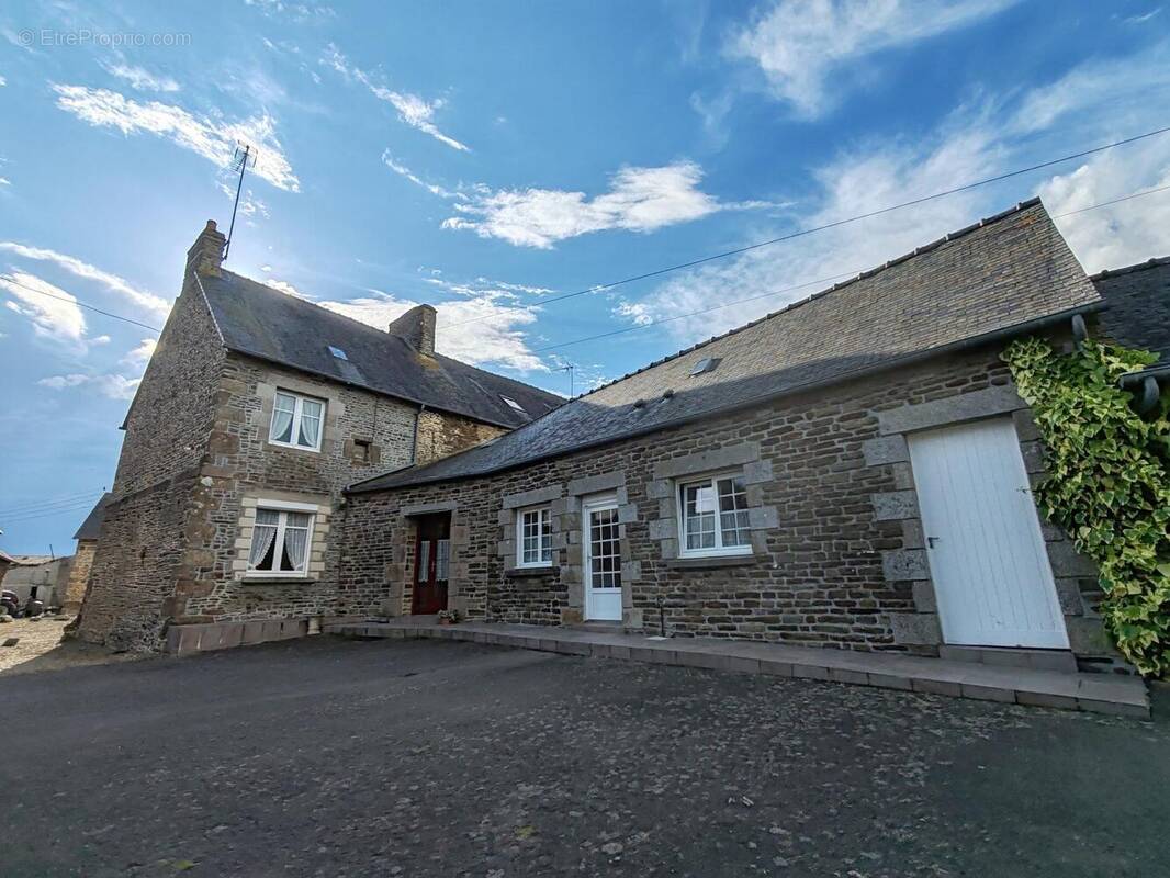 Photo 1 - Maison à FOUGEROLLES-DU-PLESSIS