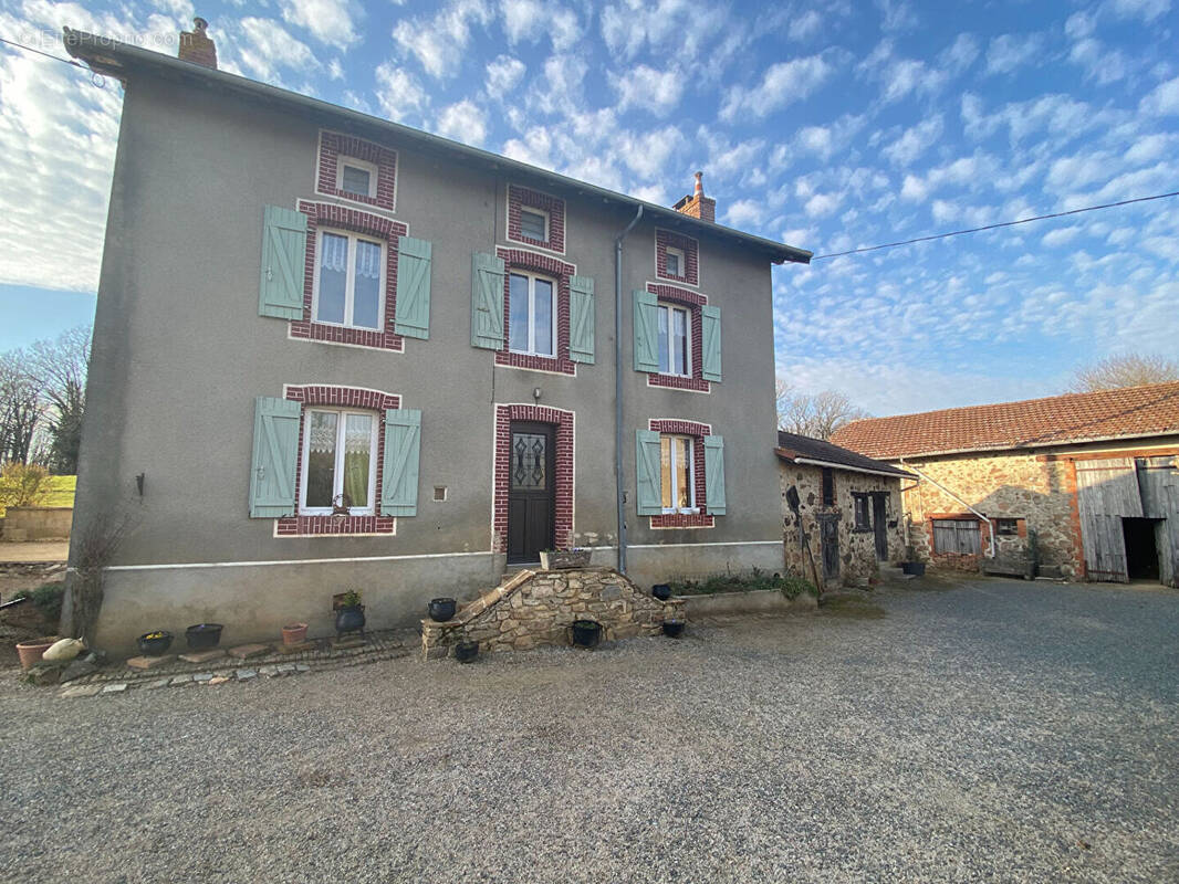 Maison à MEILHAC