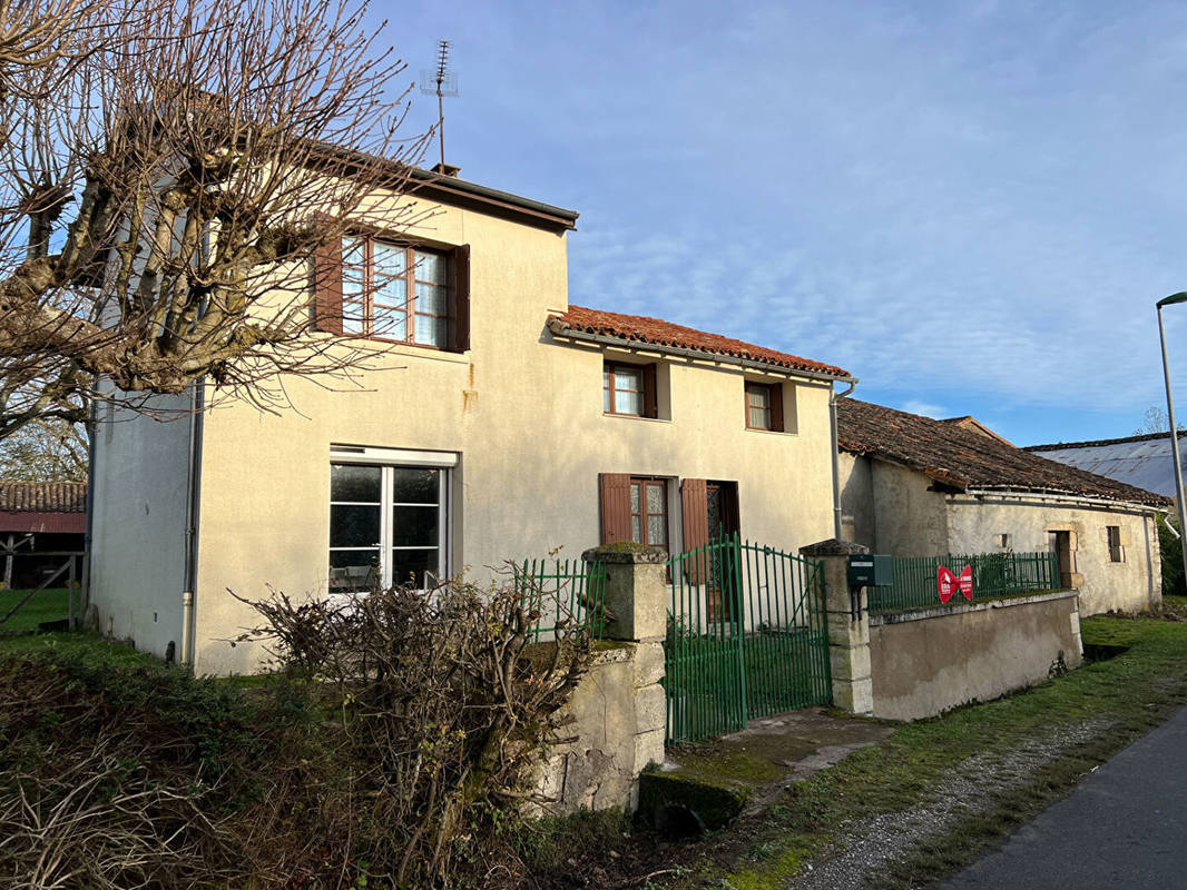 Maison à LA CHAPELLE-BATON
