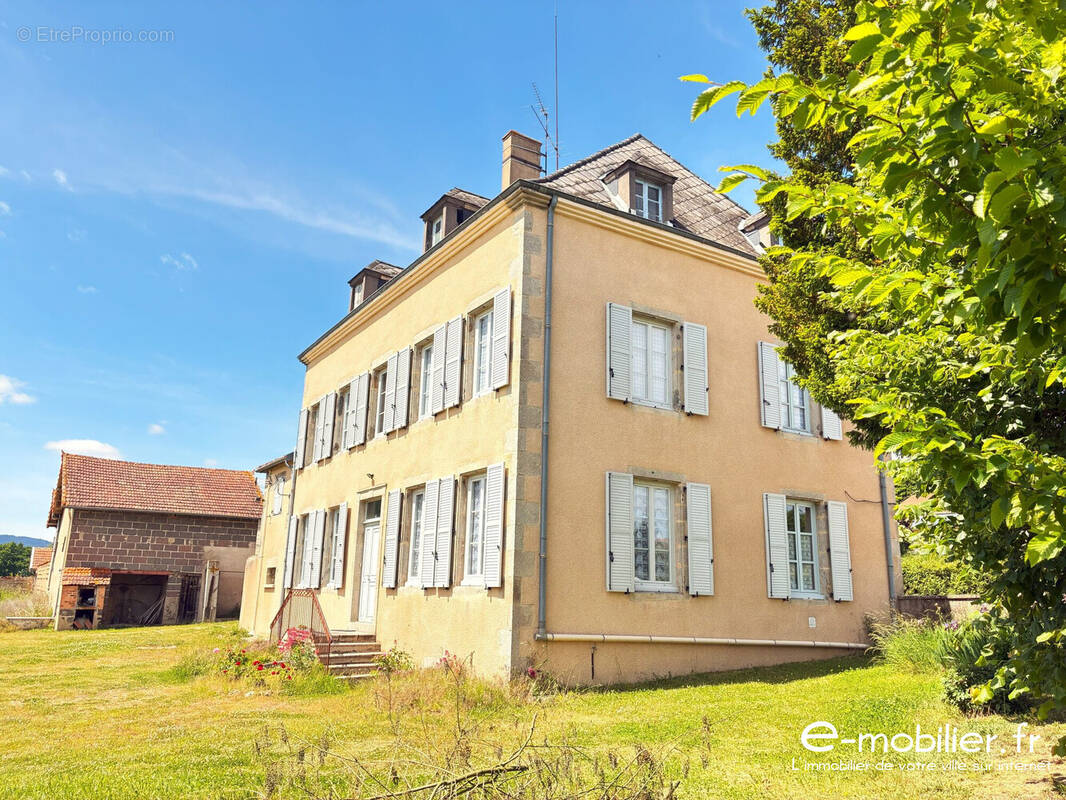 Maison à RENAISON