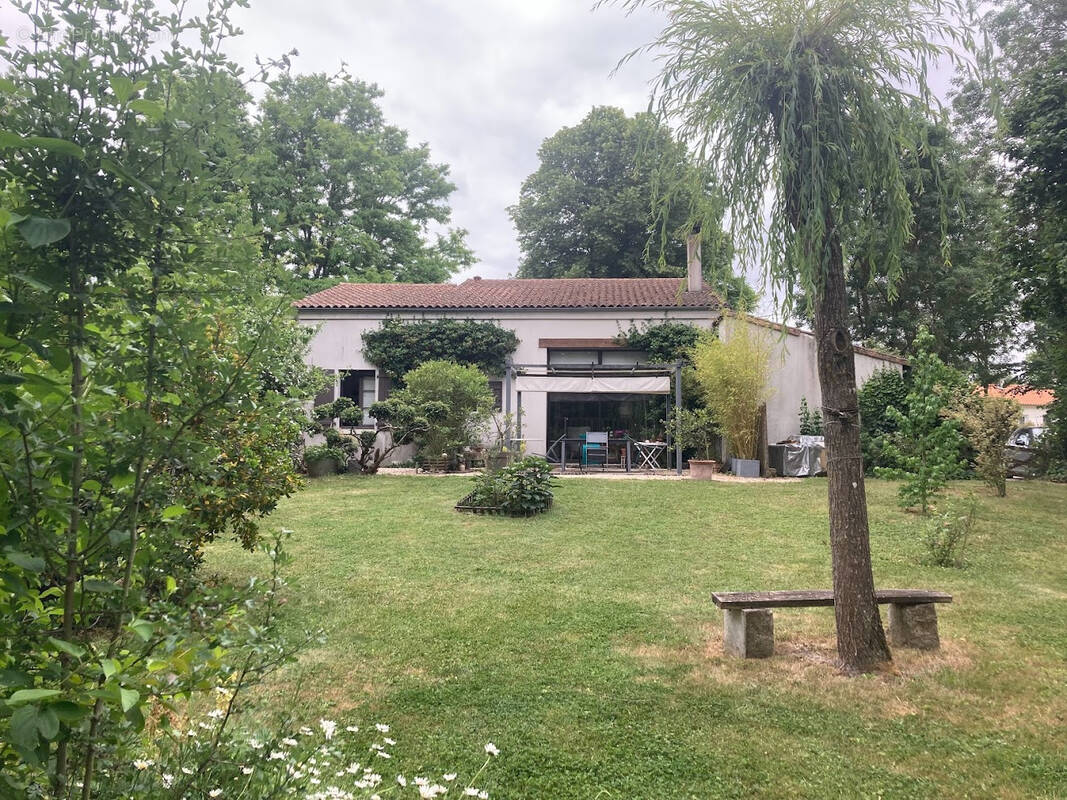 Maison à MAGNE
