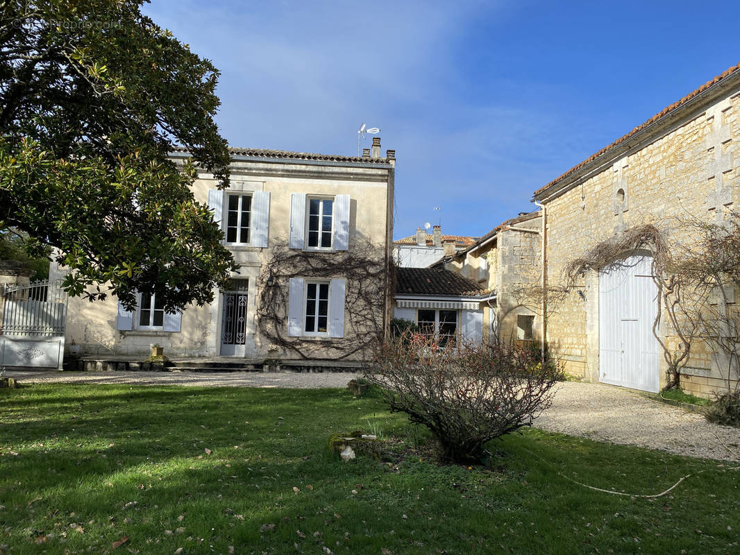Maison à MAGNAC-SUR-TOUVRE