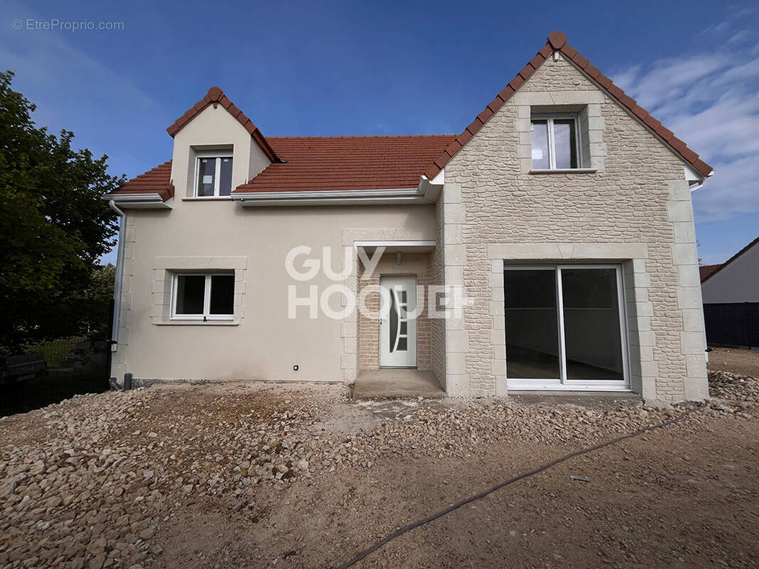 Maison à LA CHAPELLE-LA-REINE