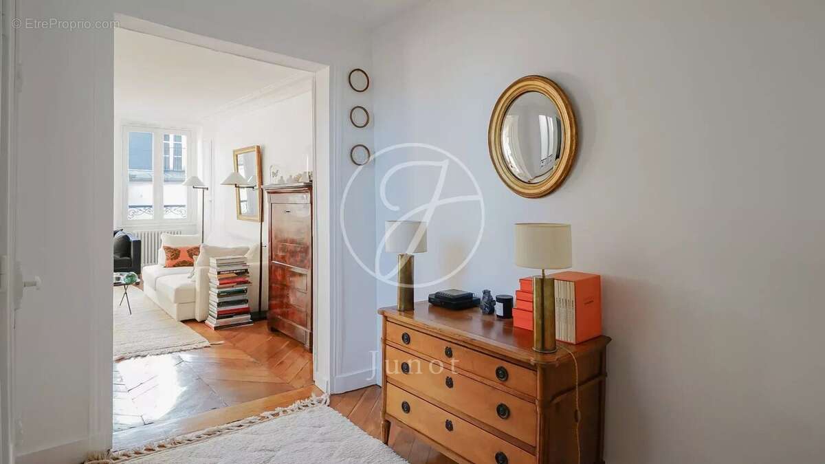 Appartement à PARIS-8E