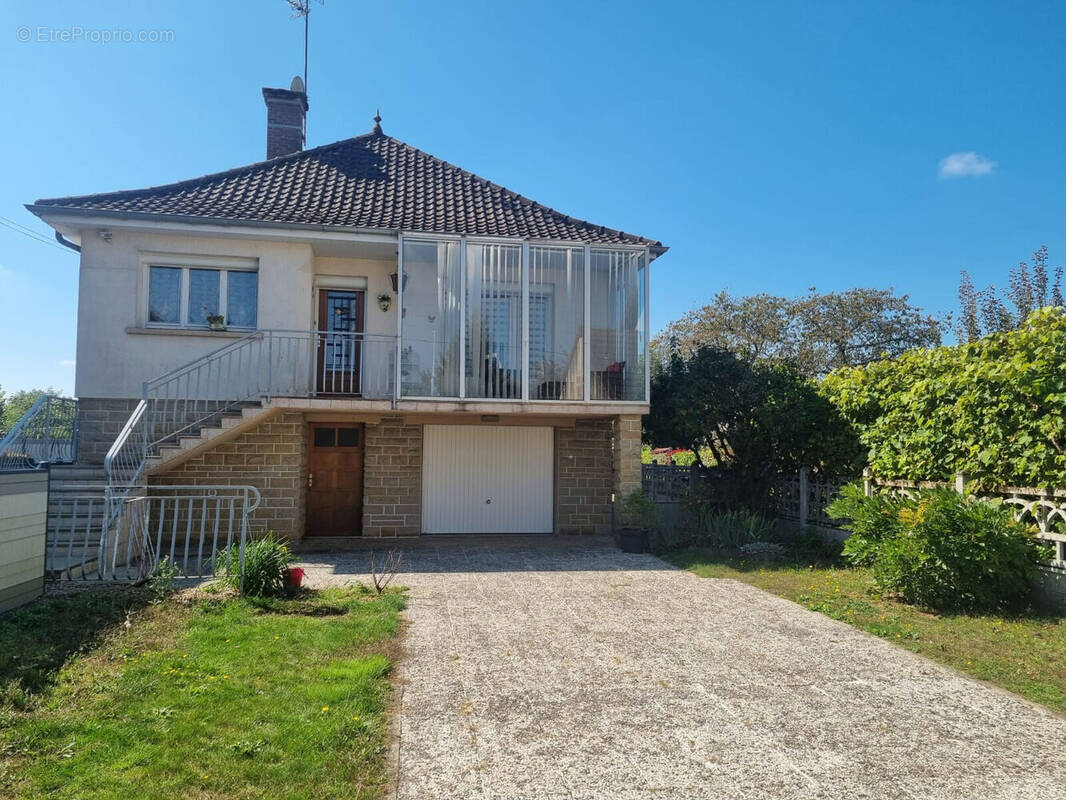 Photo 1 - Maison à GUEUGNON