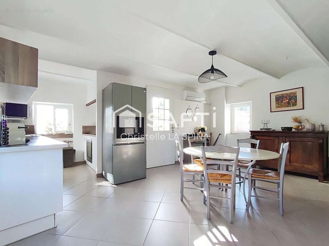 Photo 2 - Maison à LA CAPELLE-ET-MASMOLENE