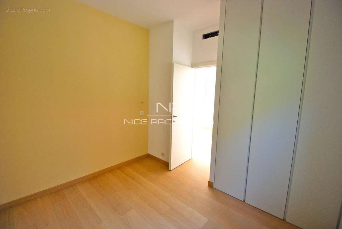 Appartement à EZE