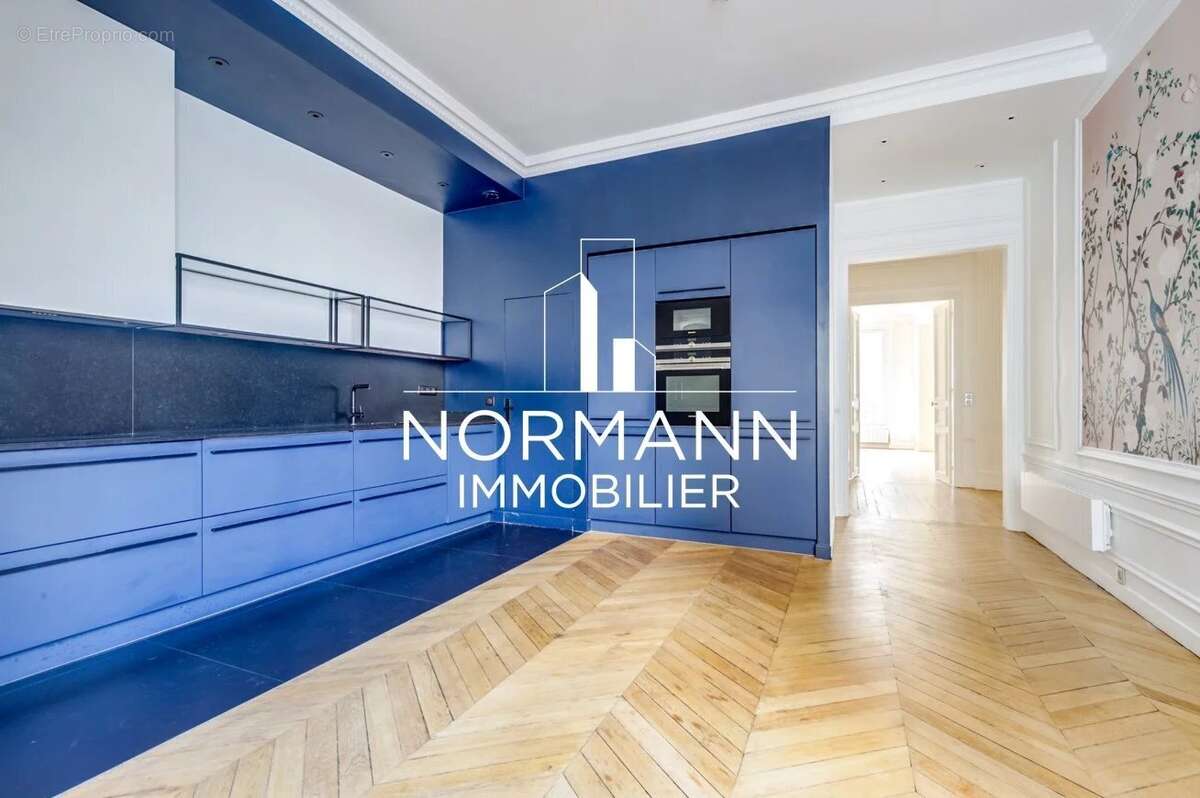 Appartement à PARIS-8E