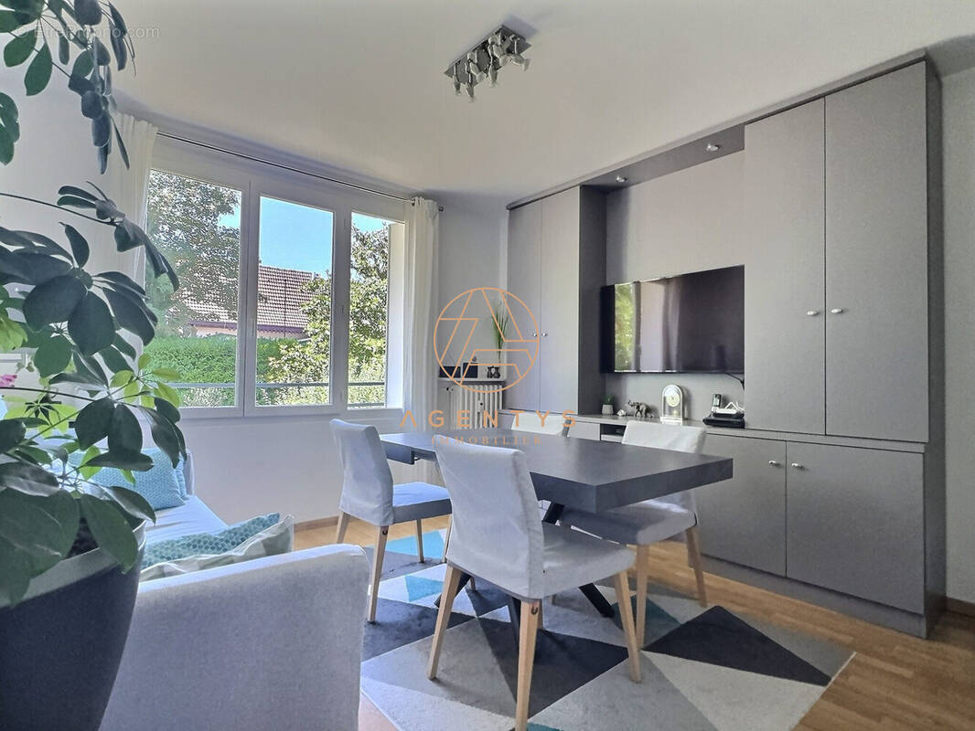 Appartement à SAINT-MAUR-DES-FOSSES