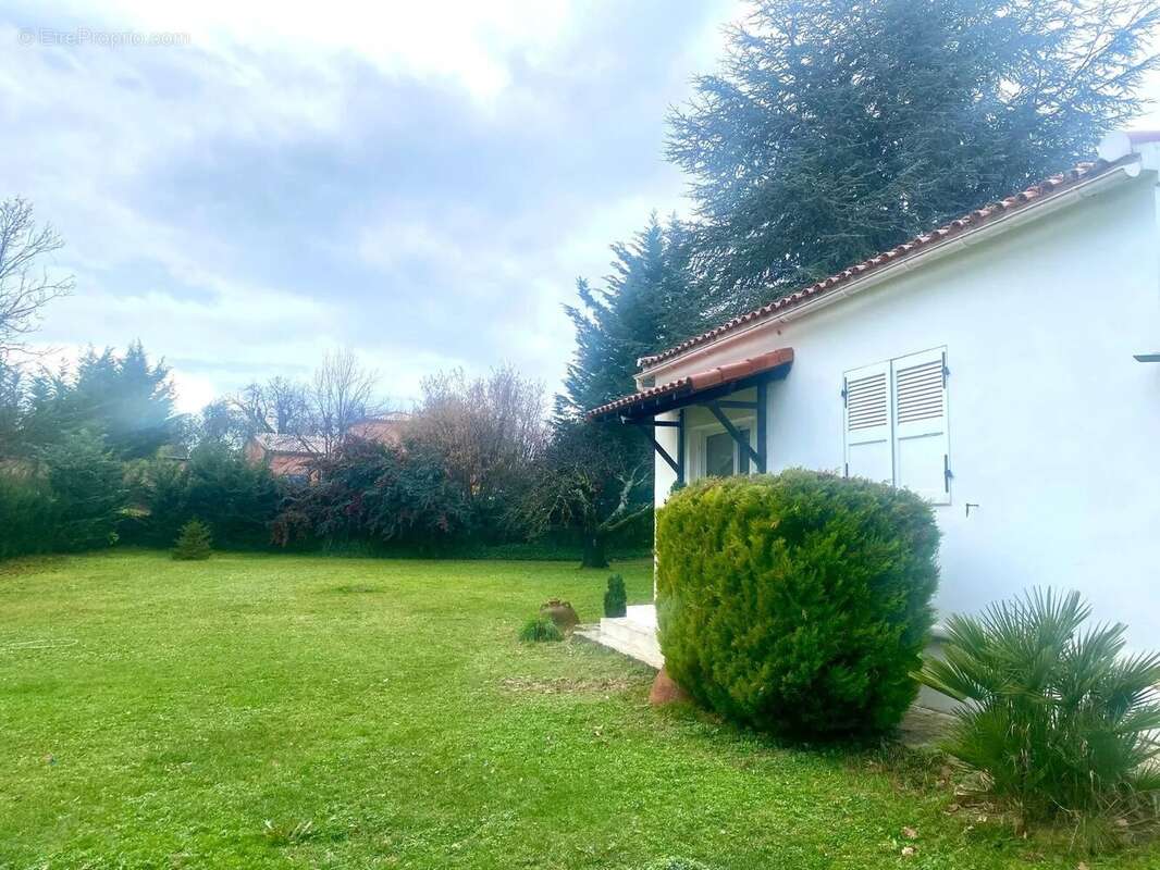 Maison à BERRE-LES-ALPES