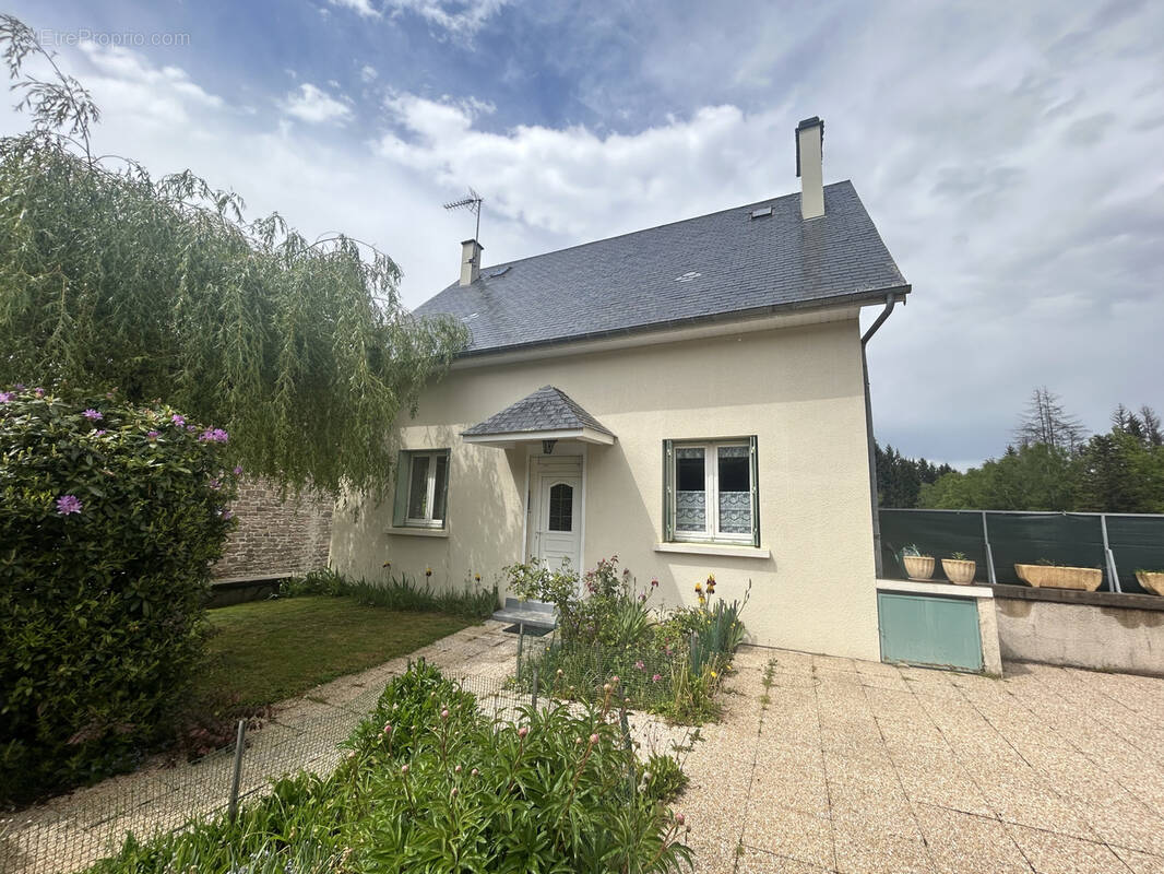 Maison à BUGEAT