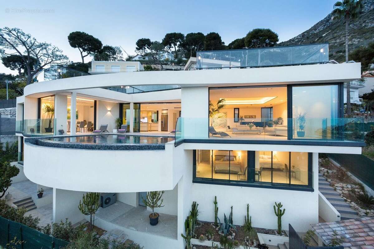 Maison à EZE