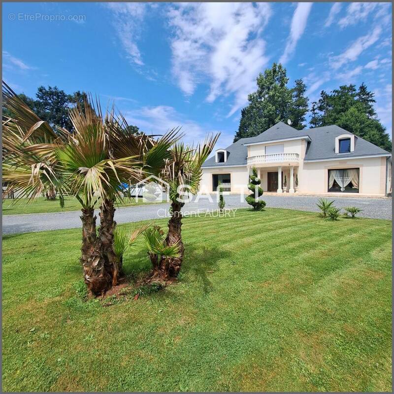 Photo 1 - Maison à SAINT-BERTHEVIN