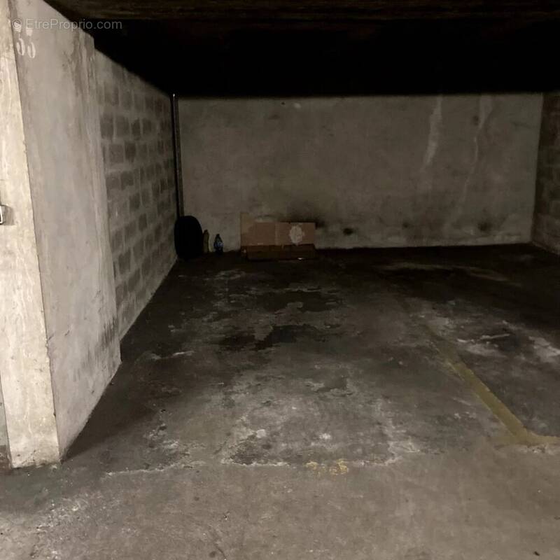 Parking à PARIS-20E